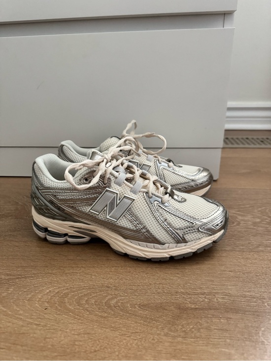 New Balance Shoes - New Balance cream and silver Unisex 1906R Shoe